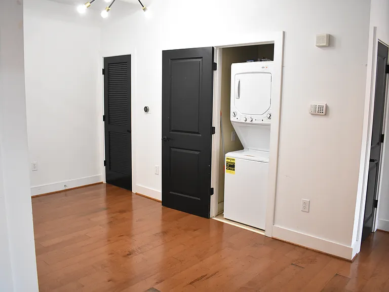 1261 Caroline St NE #101 — Photo 6