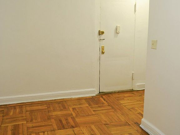 3rd image of 400 Lincoln Pl APT 1C