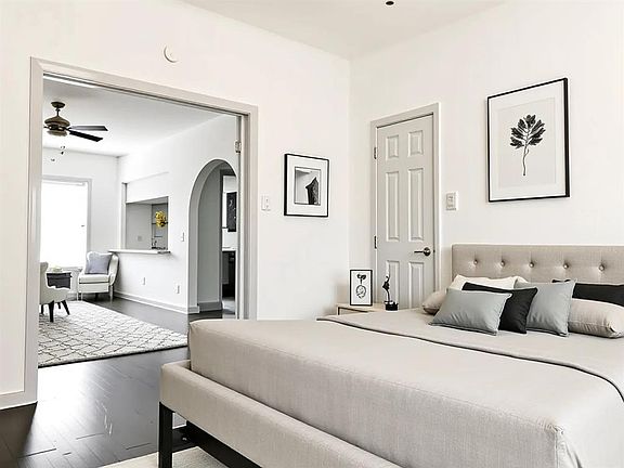 4th image of 2100 Forest Park Blvd #2100