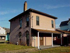 2nd image of 1300 Main St