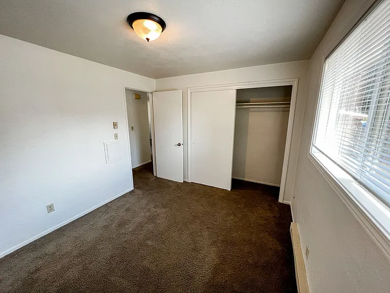 2512 Honeysuckle Way NE — Photo 18