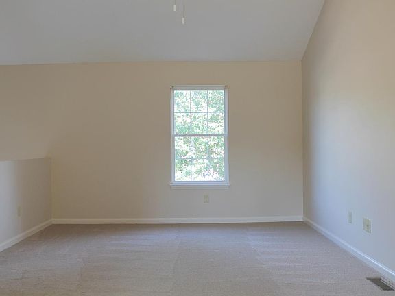 2nd image of 322 Lakeview Dr