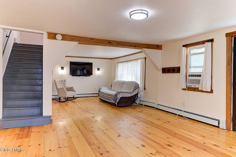 4th image of 2061 Burtonville Road