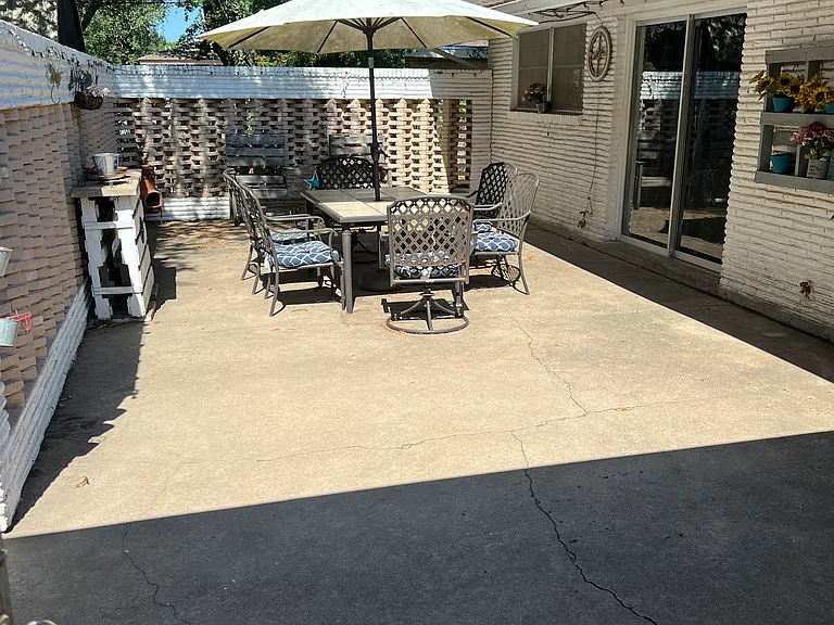 1325 Jefferson St — Photo 16