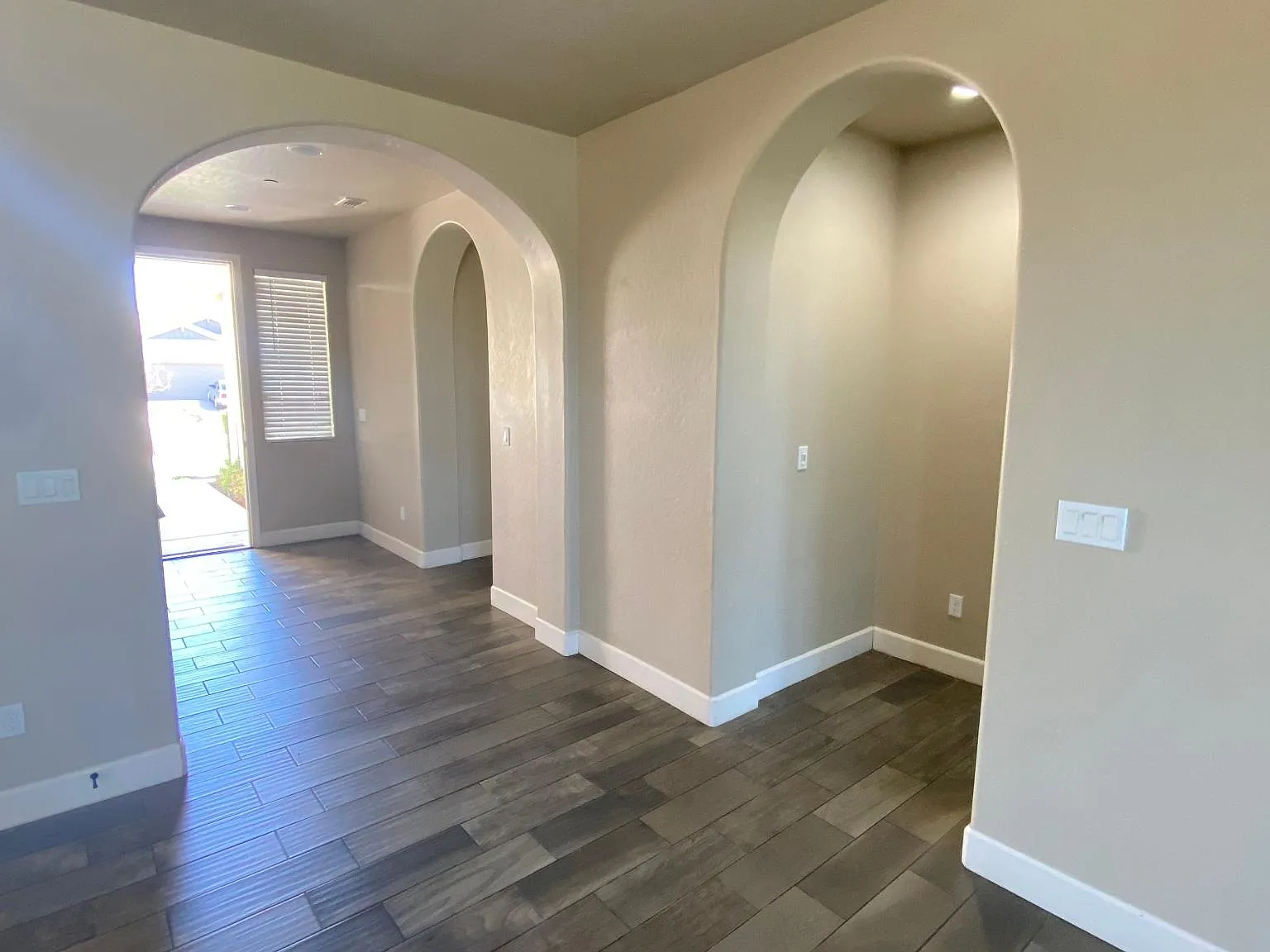 4 bed, 1940 sqft, $2,600 — Photo 2