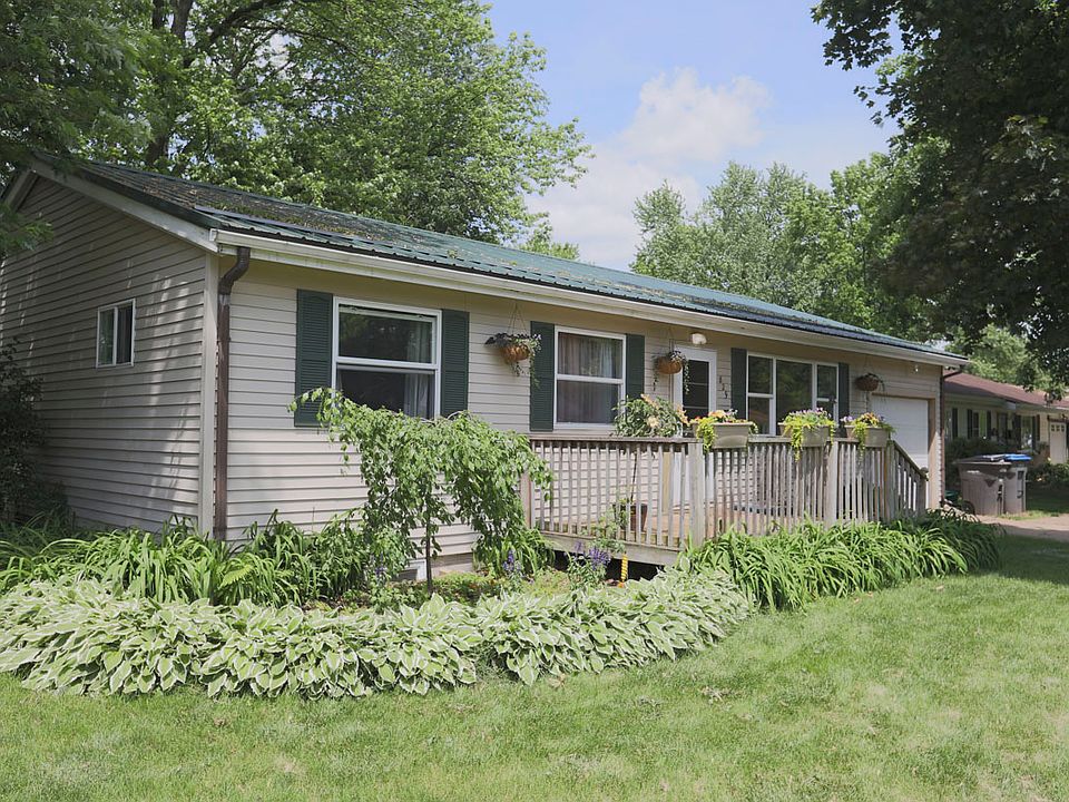 1st image of 829 Hiawatha Dr