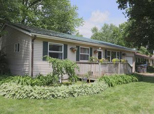 829 Hiawatha Dr, Elkhart, IN 46517