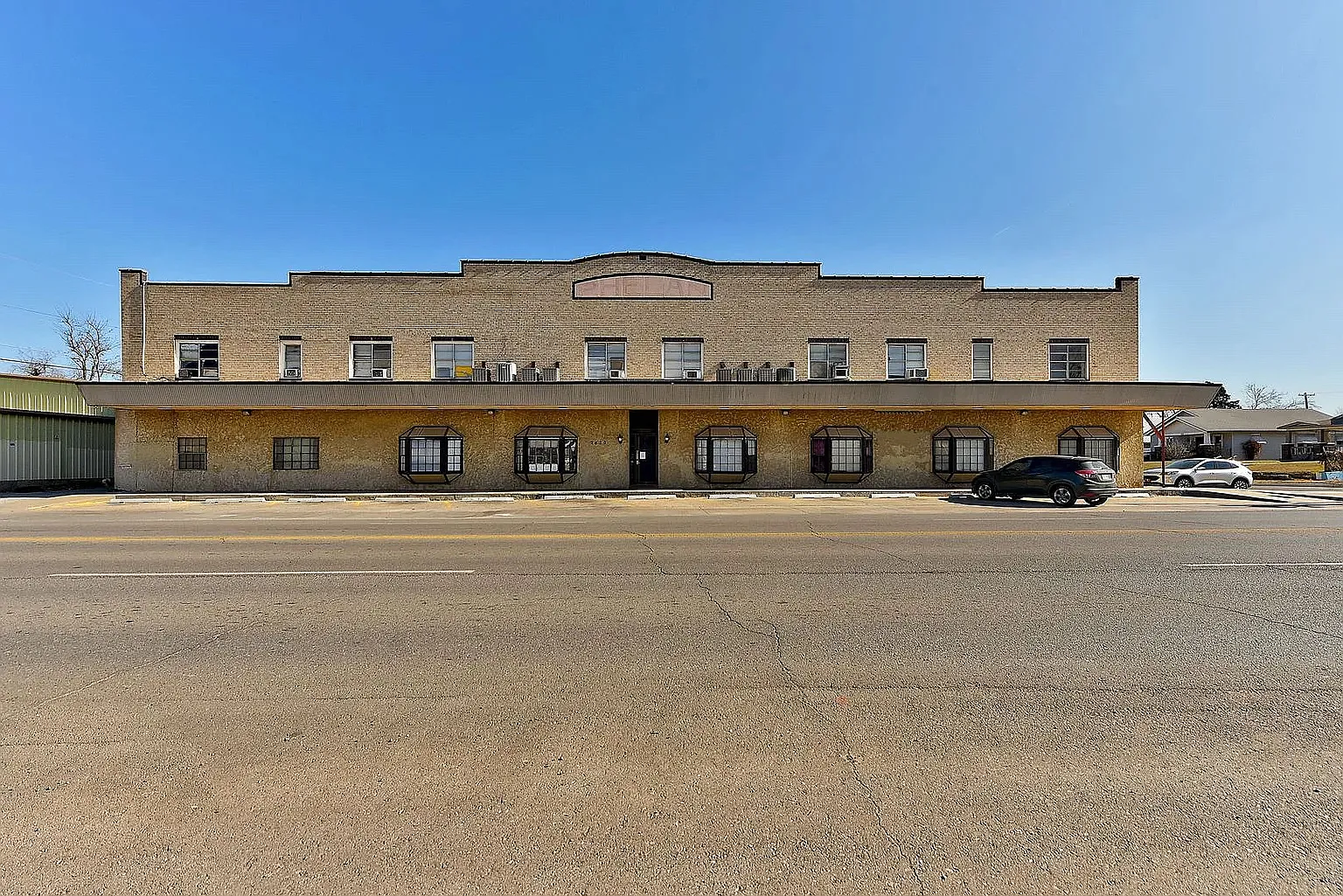 Robinson Apartments — Photo 1