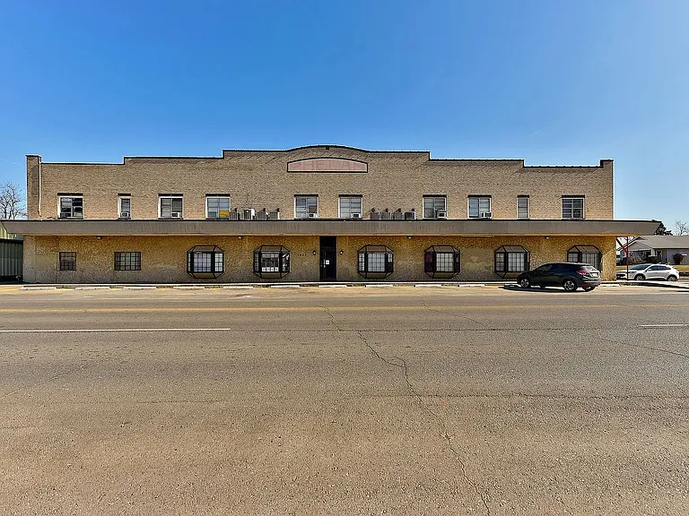 Robinson Apartments — Photo 1