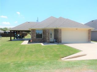 517 W Holford St, Pilot Point, TX 76258