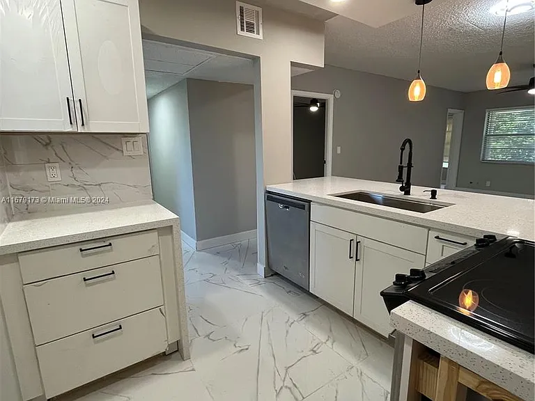 5102 NW 36th St #605 — Photo 3