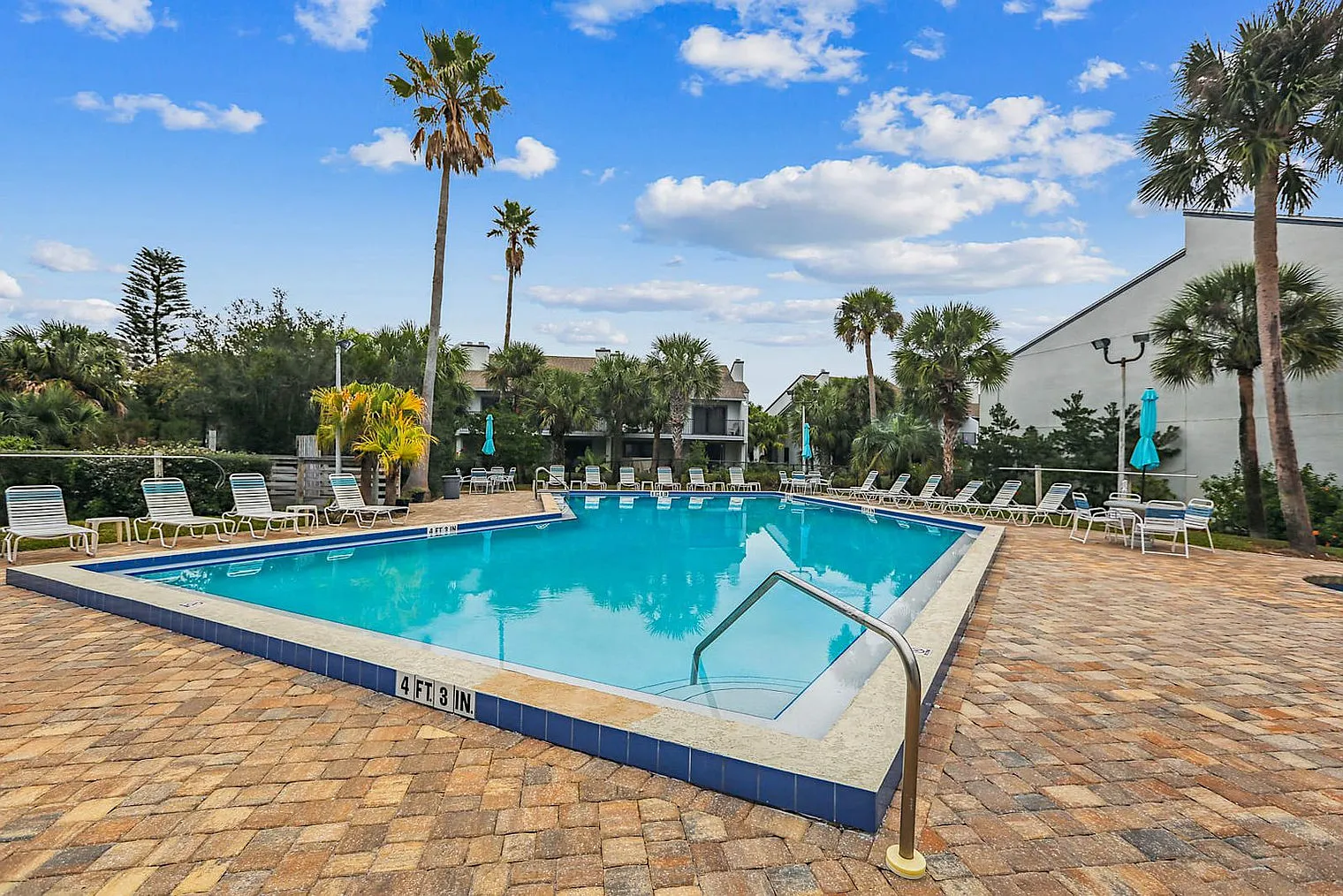3 bed, 3.0 bath, 1689 sqft, $10,063 — Photo 4