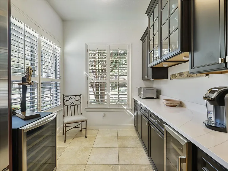 4724 Durham Dr — Photo 10