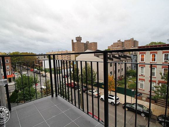 5th image of 224 Vernon Ave APT 3A
