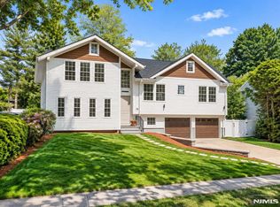 16 Coles Ct, River Edge, NJ 07661