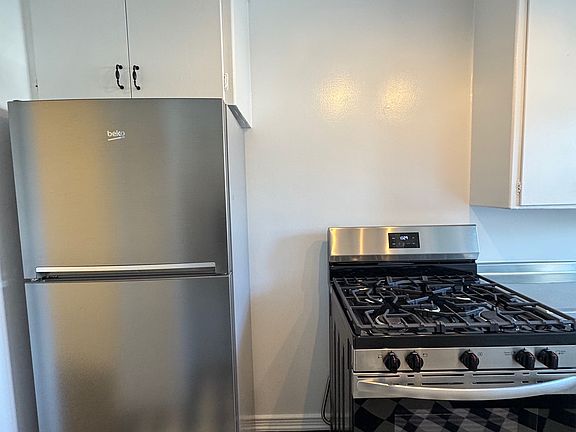 4th image of 1653 Lyman Pl