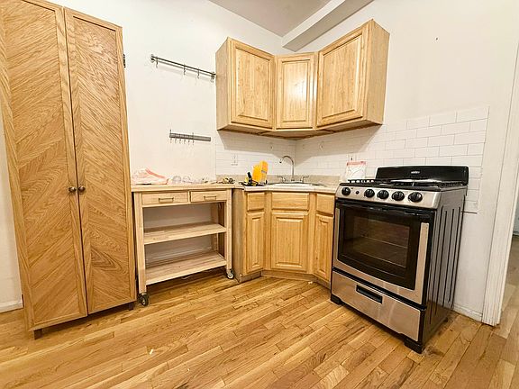 5th image of 181 Norman Ave APT 1