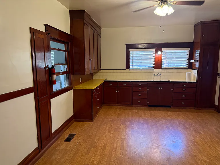 547 N Baker St — Photo 16