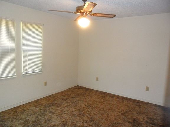 5th image of 315 Red Oak Dr