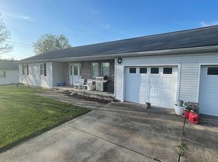 3194 Cottageville Rd, Mount Alto, WV 25264
