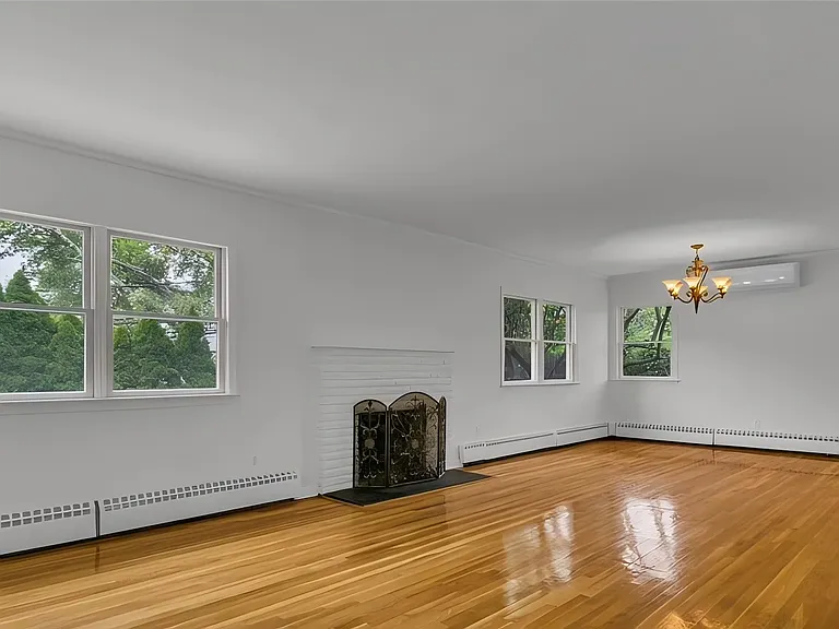 136 Lee Rd — Photo 8