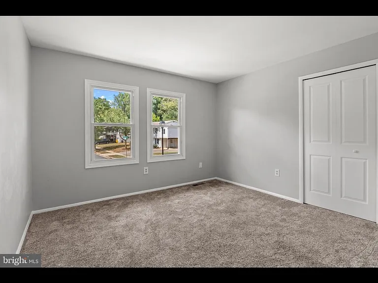 655 Cadbury Dr — Photo 9