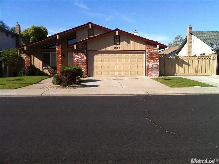 1667 Picadilly Way photo 1