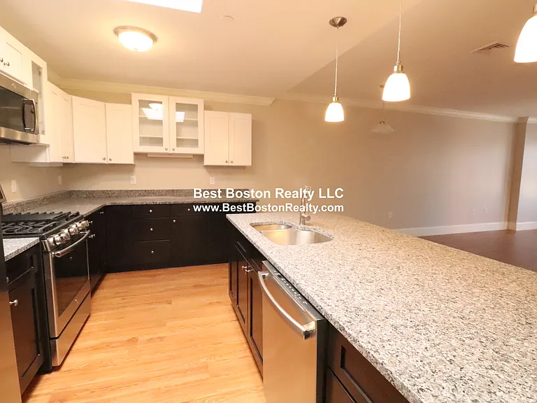 286 Main St #104 — Photo 2