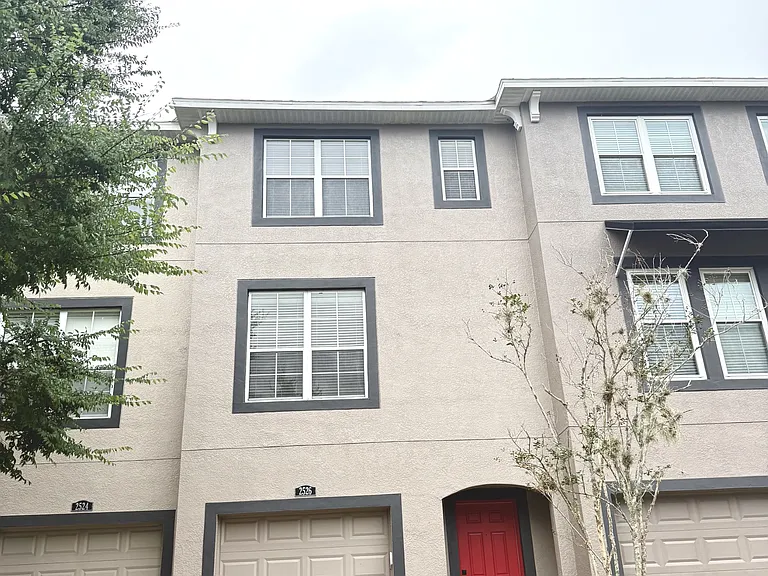 2526 Lexington Oak Dr — Photo 1