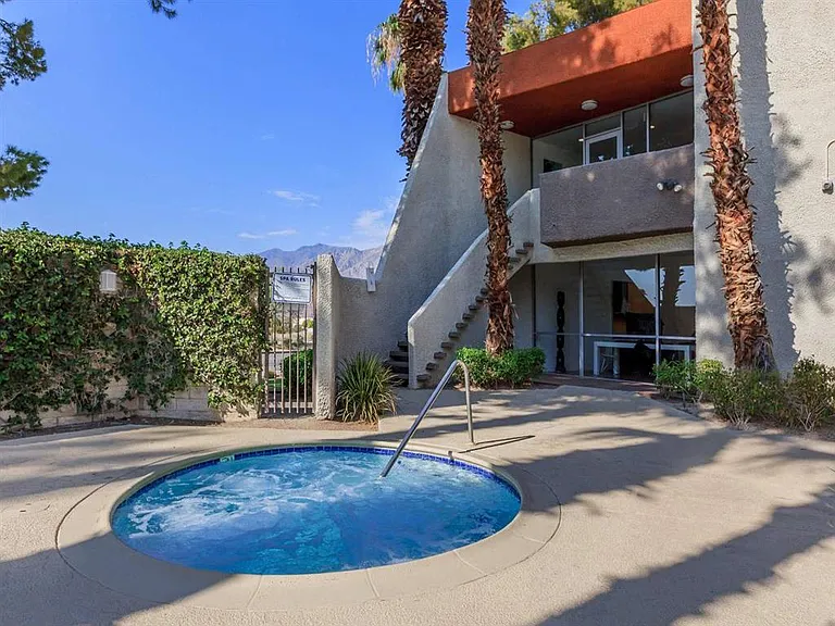 Mojave Blue Apartments — Photo 29