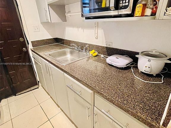 3rd image of 6930 Byron Ave #102