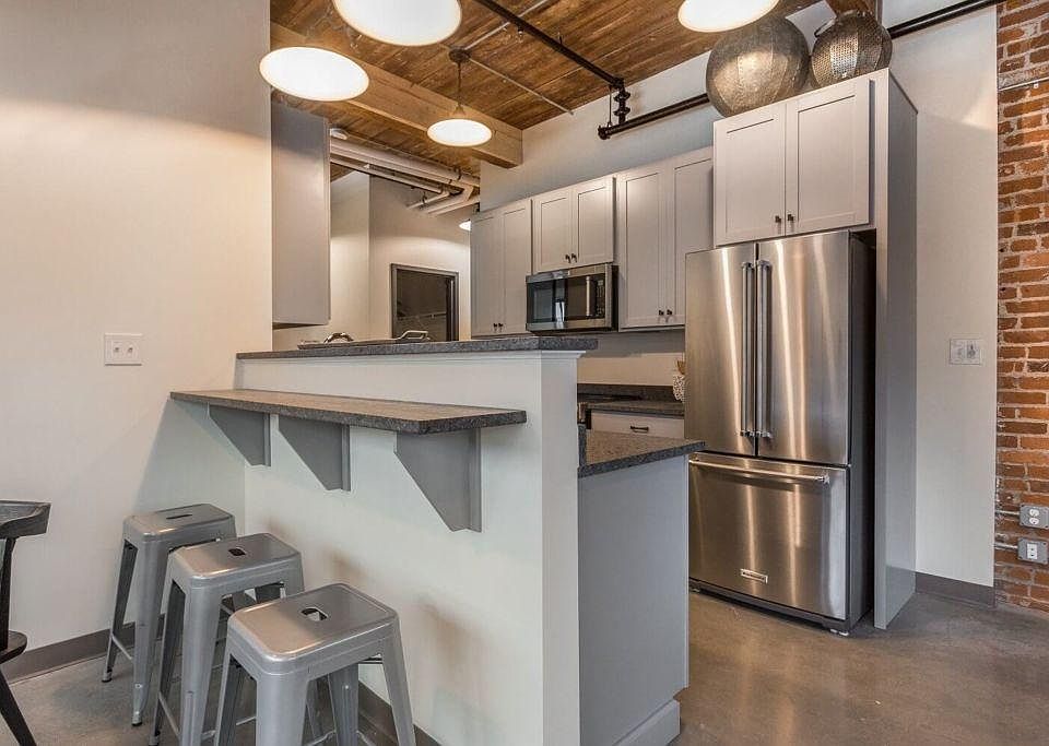 1st image of 24 Essex St APT 202