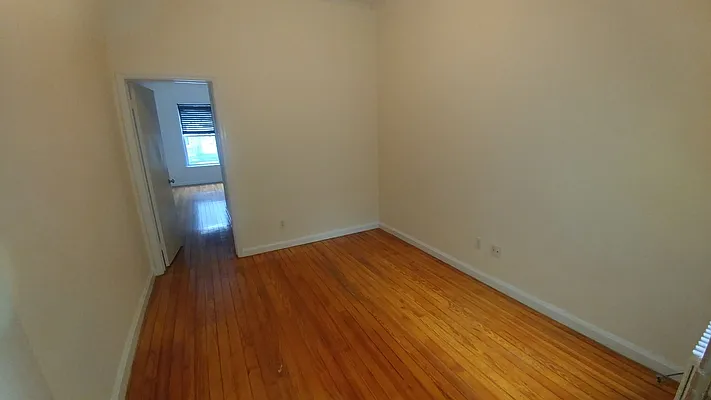 Rented by Halvatzis Realty | media 3