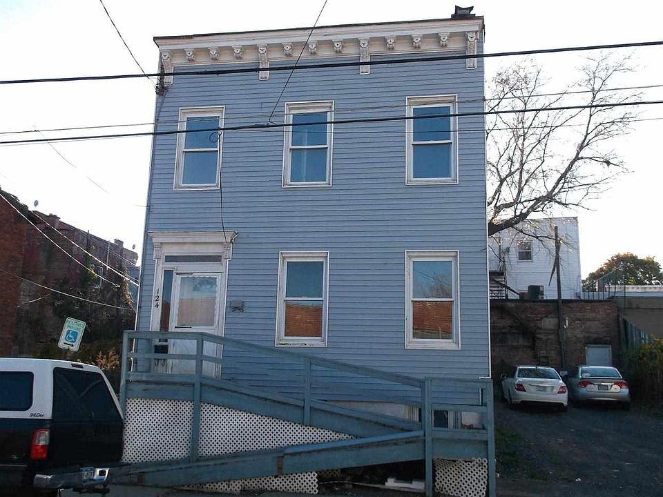 2nd image of 124 Sherman St