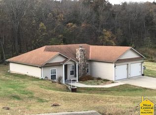 1725 Sunchase Dr, Warsaw, MO 65355