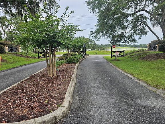4th image of NE Oakwood Way
