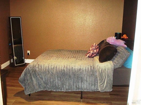 5th image of 626 Anderson Way