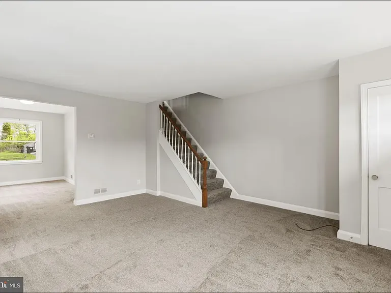 1107 N Marlyn Ave — Photo 5