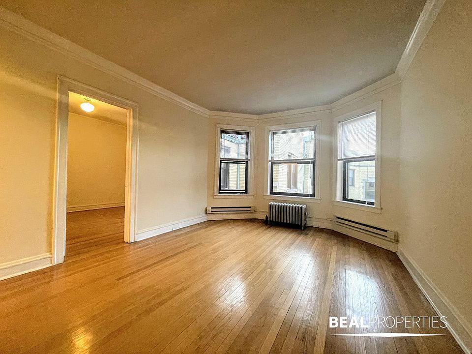 1st image of 1117 W Oakdale Ave APT 3B