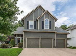 12190 S Prairie Creek Pkwy, Olathe, KS 66061