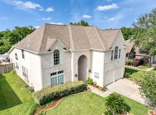 1922 Oakwood Court Dr, Baytown, TX 77521