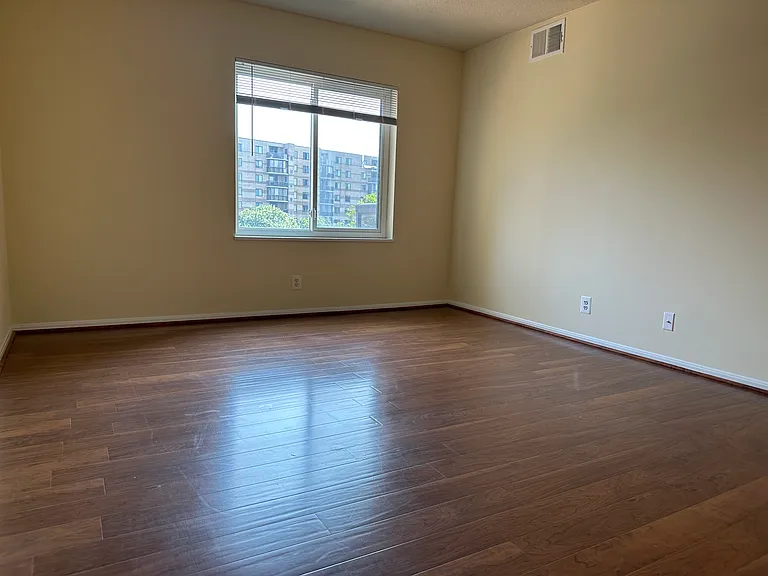 8350 Greensboro Dr #403 — Photo 23