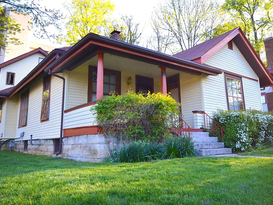 817 E Hunter Ave
