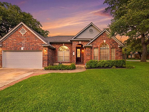 2nd image of 17213 Crescent Heights Trl