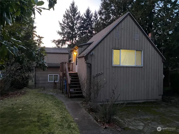 13047 39th Avenue NE, Seattle, WA 98125