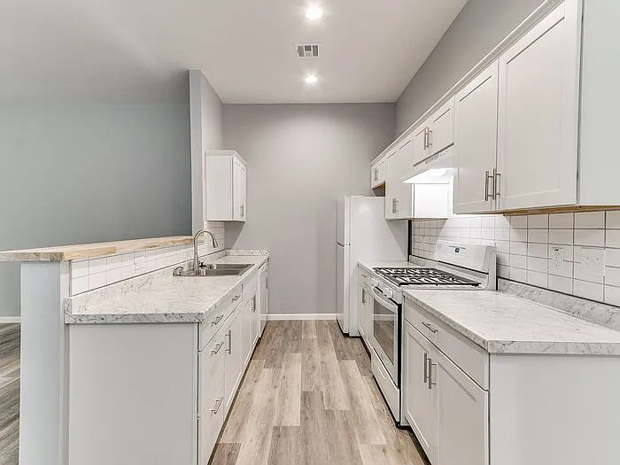 2515 Leeds Ln — Photo 32