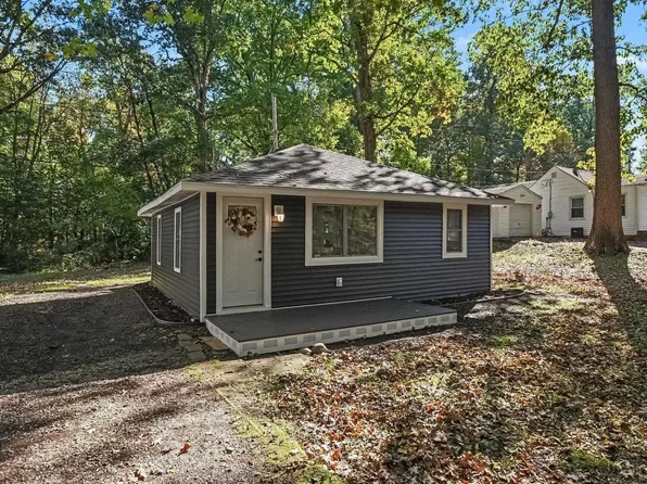 54476 Avalon Dr, South Bend, IN 46628