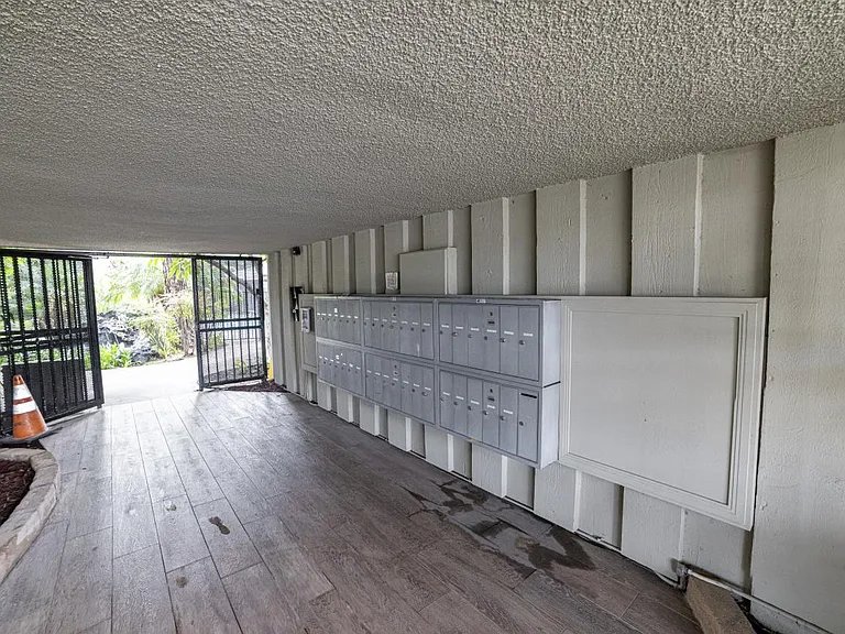 Stratford Apartments — Photo 19