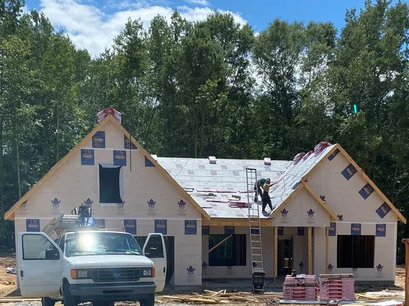 322 Lucy Ln, Carrollton, GA 30117