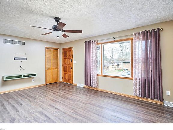 2nd image of 80 Leicester Dr
